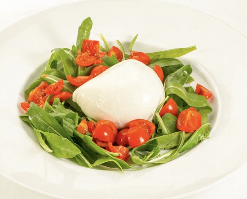 Burrata, arugula and cherry salad