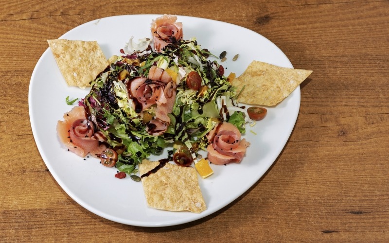 Salmon and balsamic cream salad